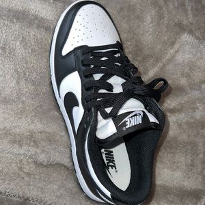 Nike women’s low dunk size 7